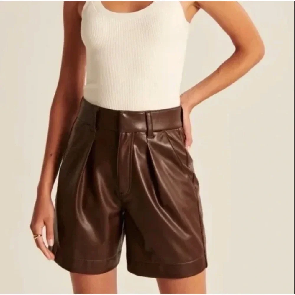 Abercrombie & Fitch Vegan Leather Pleated Short High Rise Structured Brown Large